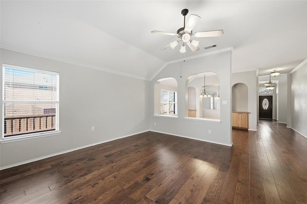 11415 Yoakum Dr - Photo 5 of 26