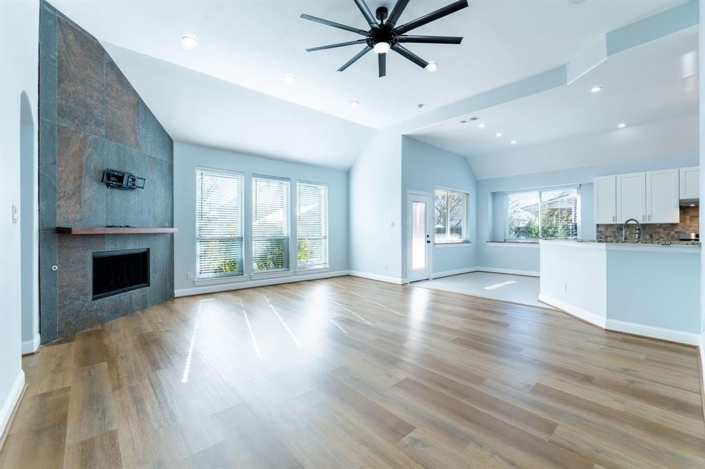 6605 Baycrest Cir - Photo 6 of 34