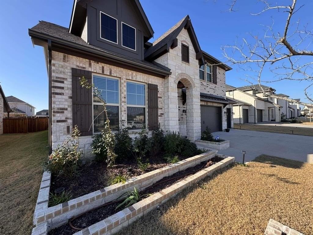 905 Chinati St - Photo 2 of 39