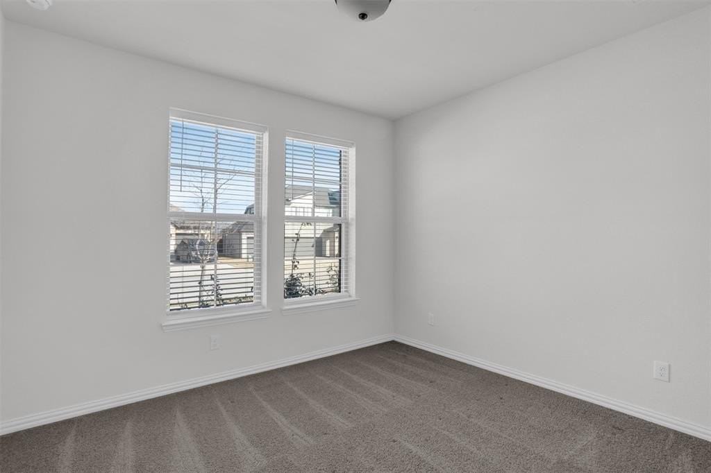 905 Chinati St - Photo 4 of 39