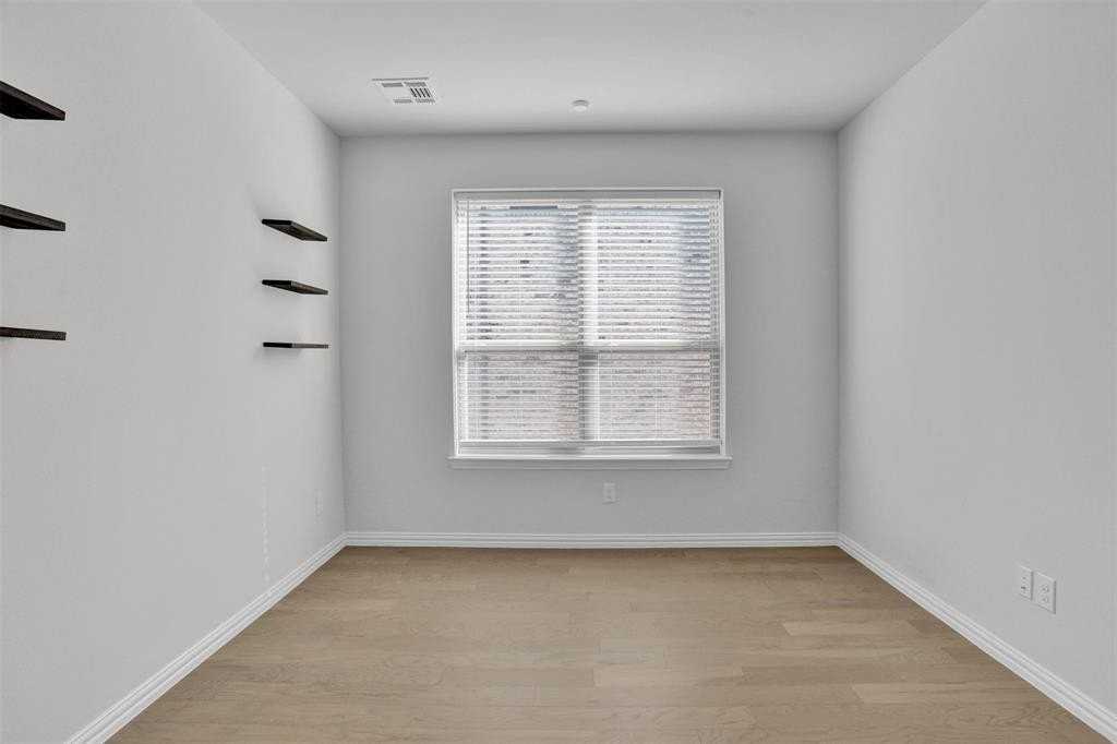 905 Chinati St - Photo 6 of 39