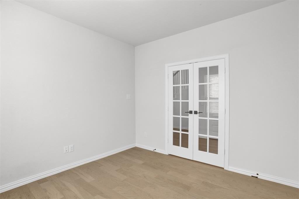 905 Chinati St - Photo 7 of 39