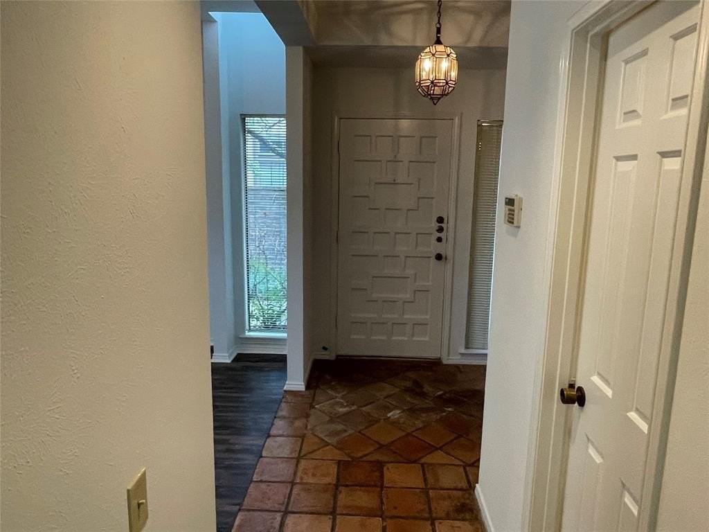 16411 Lauder Ln - Photo 3 of 33