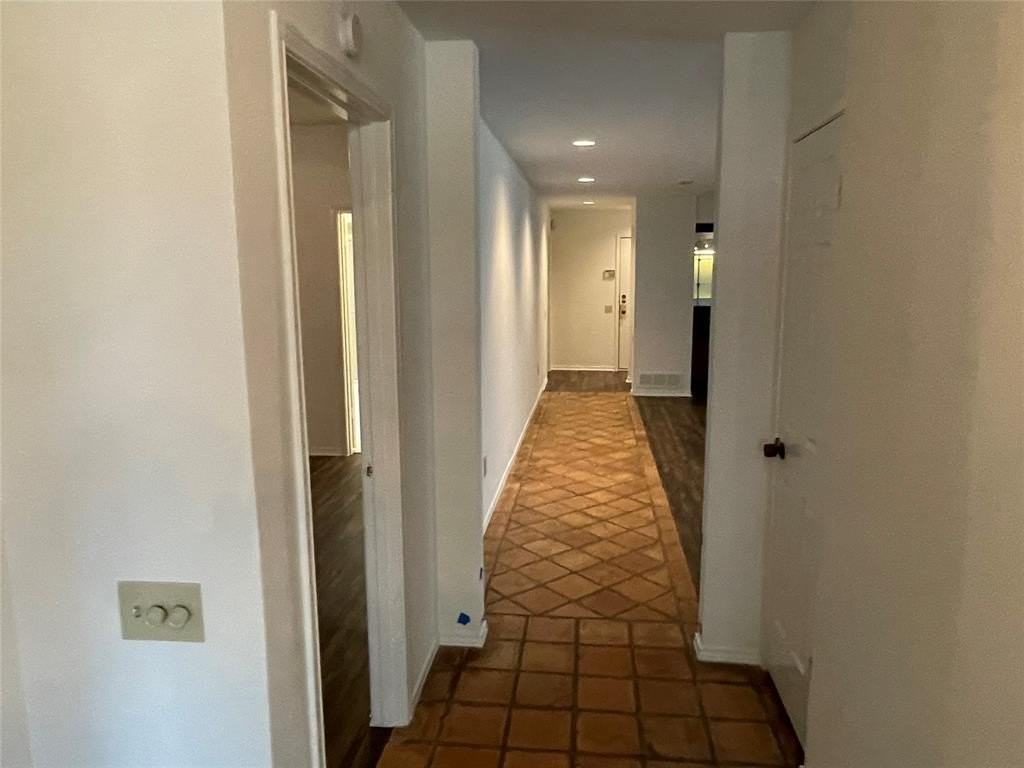 16411 Lauder Ln - Photo 4 of 33