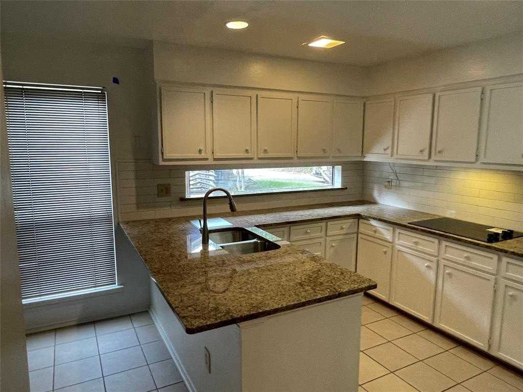 16411 Lauder Ln - Photo 6 of 33