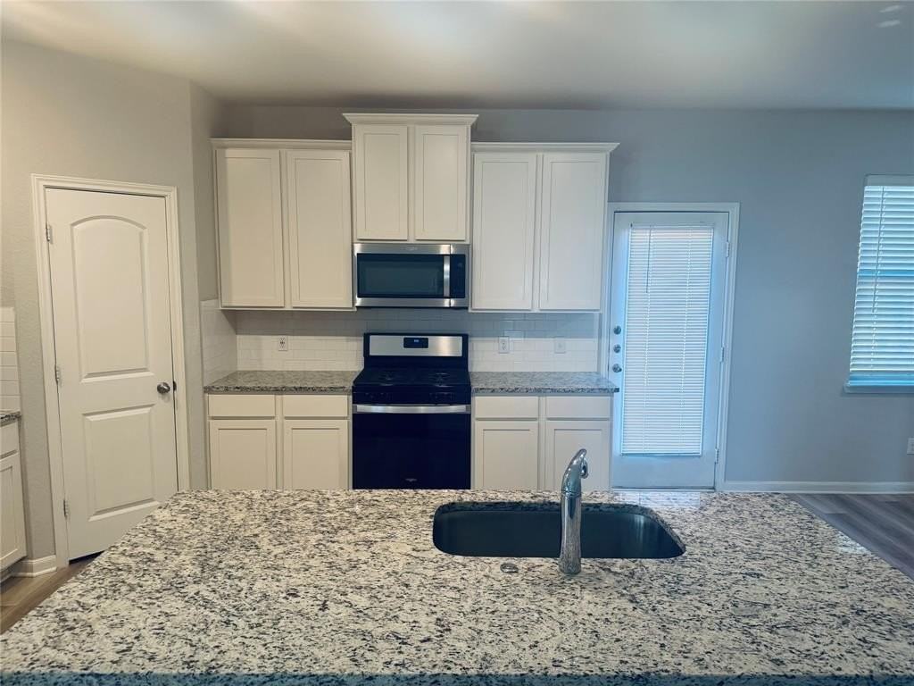 216 Emma Dr - Photo 6 of 10