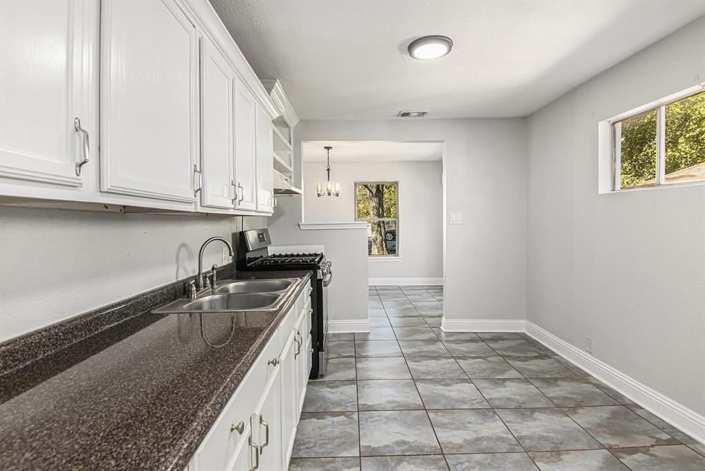 3506 N Houston St - Photo 5 of 14