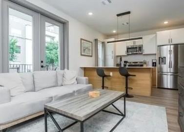 4001 Roseland Ave - Photo 5 of 12