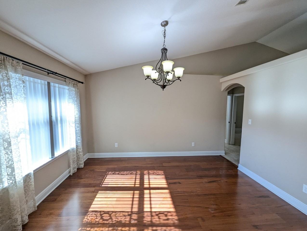 6686 Bryant St - Photo 5 of 32