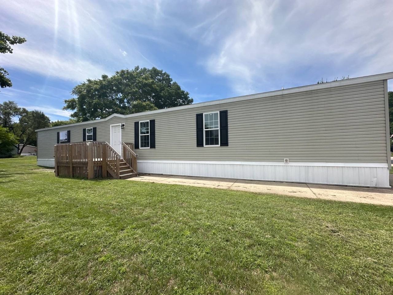 921 Peacock Ln - Photo 2 of 9