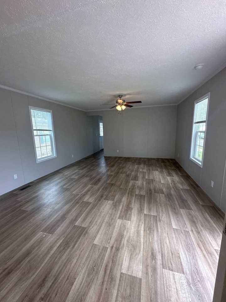 921 Peacock Ln - Photo 3 of 9