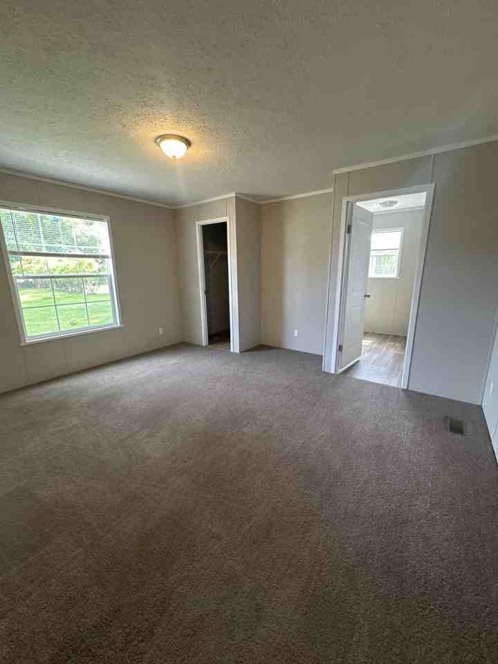 921 Peacock Ln - Photo 4 of 9