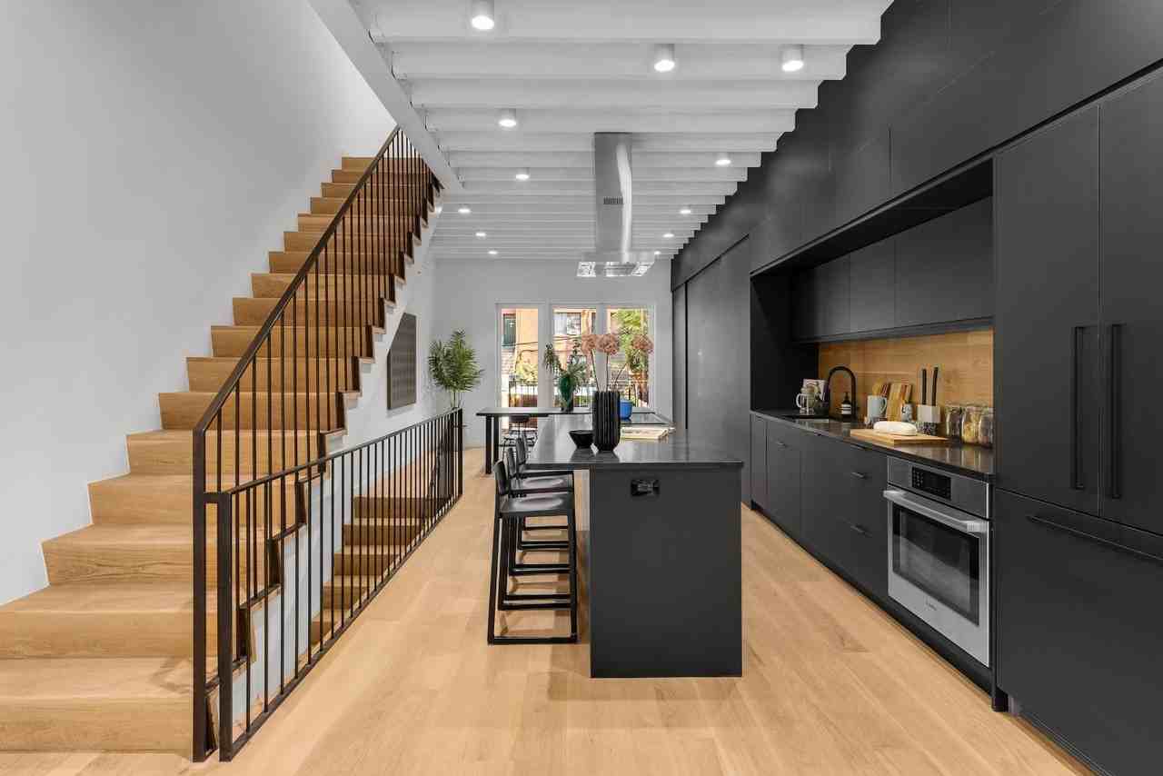 94 Pioneer St #1 - Photo 4 of 25