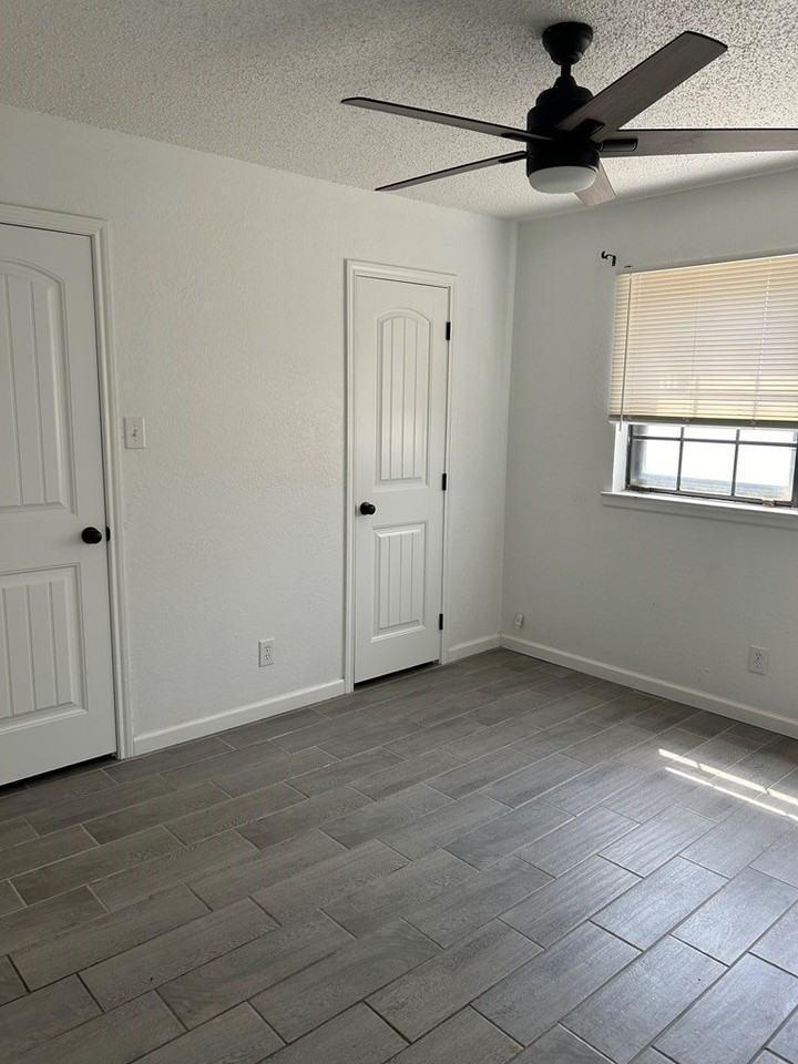 9008 Holiday Dr - Photo 5 of 12