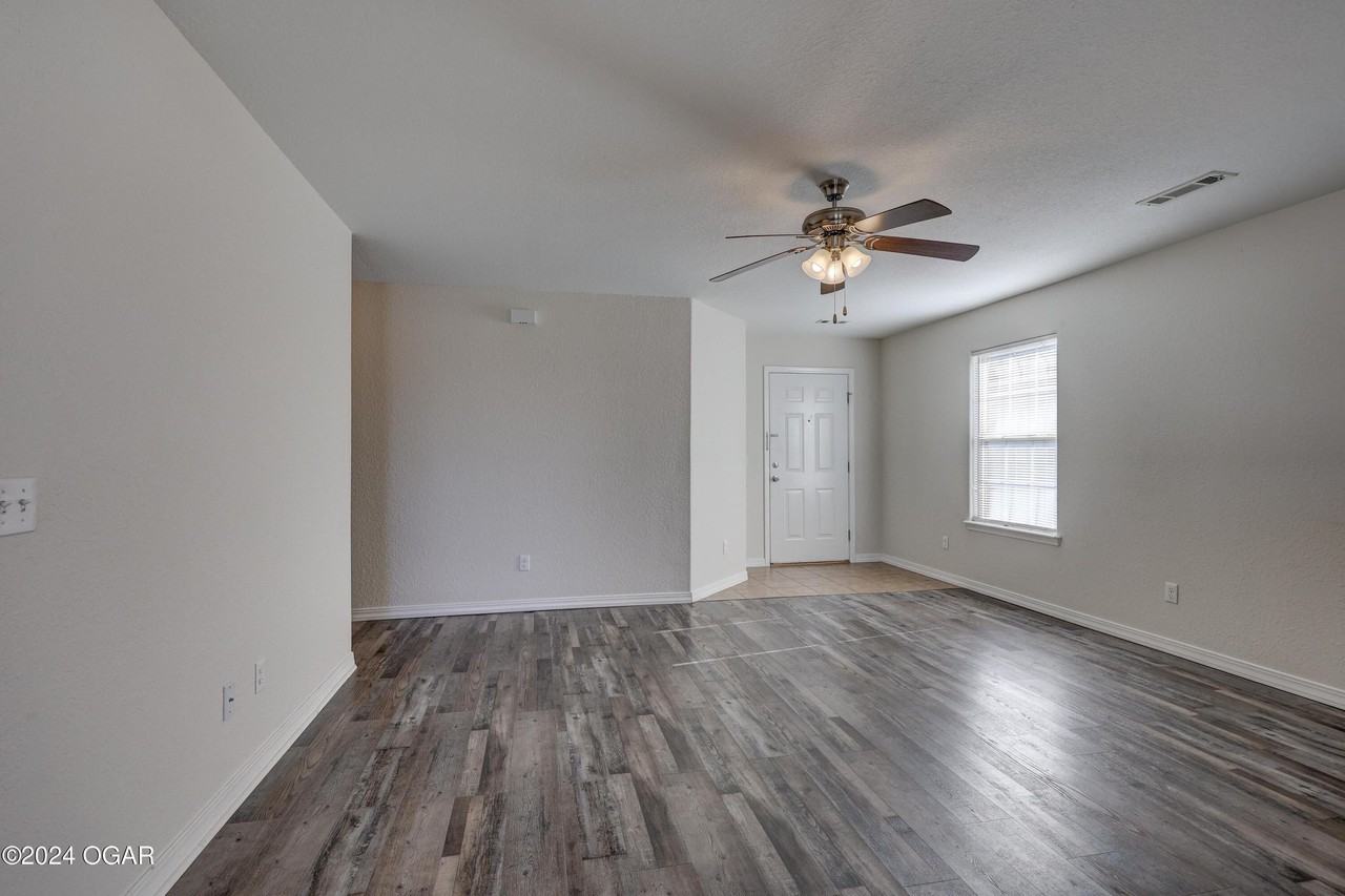 2410 Annie Baxter Ave - Photo 2 of 16