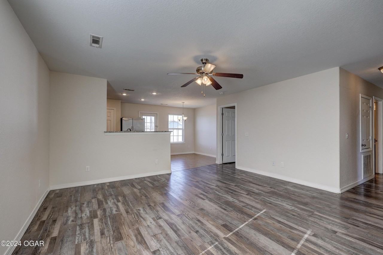 2410 Annie Baxter Ave - Photo 3 of 16