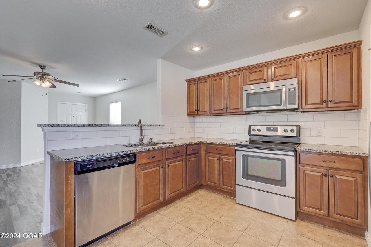 2410 Annie Baxter Ave - Photo 4 of 16