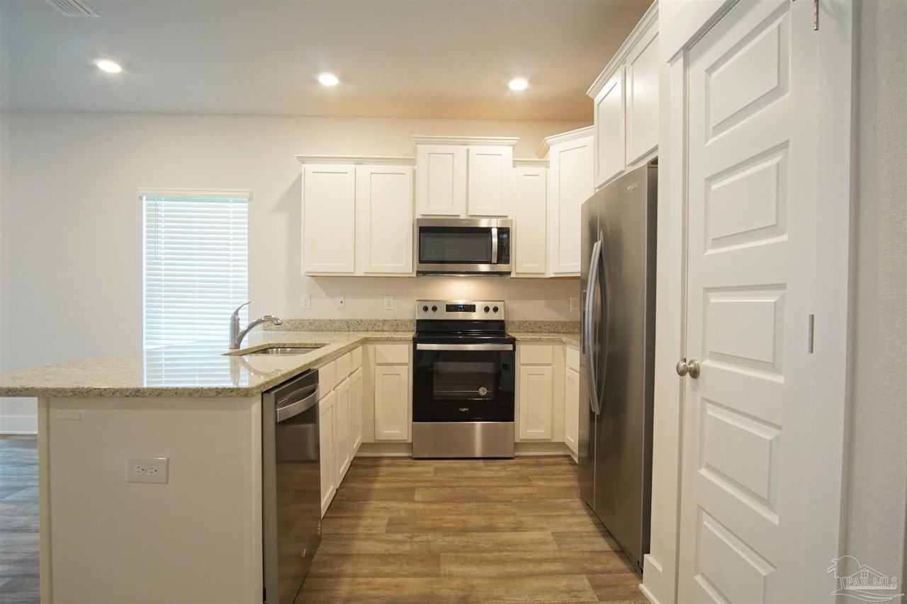 8960 Brigade Trl - Photo 4 of 28