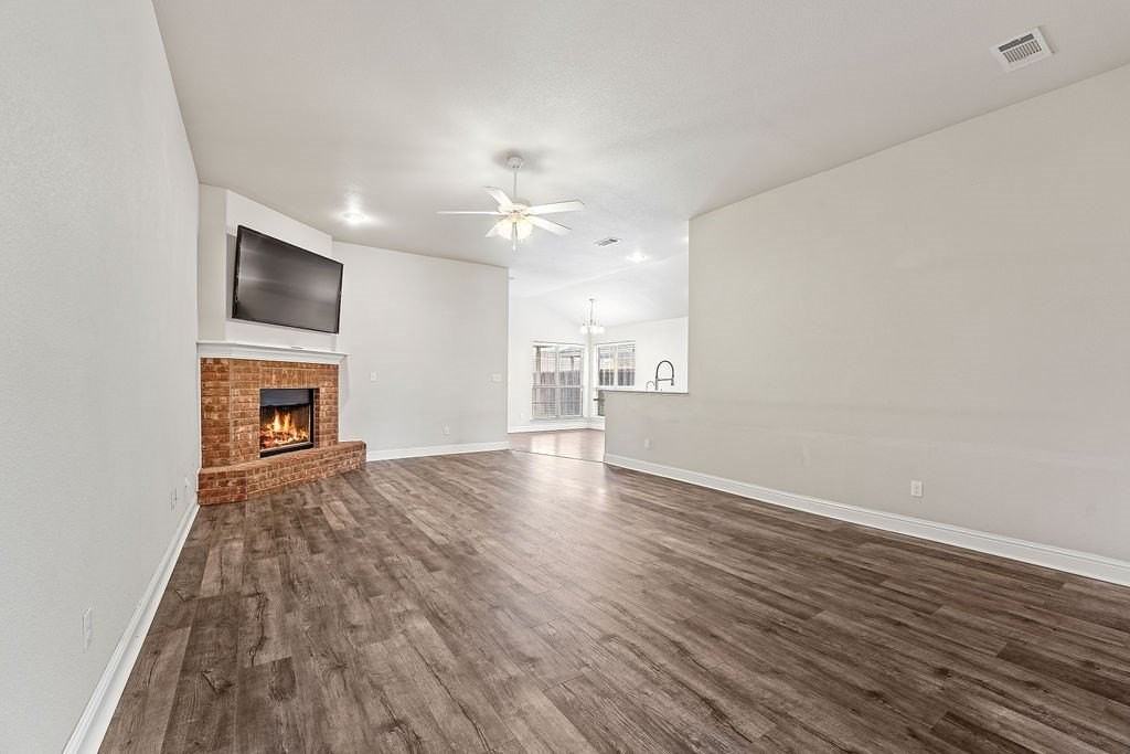 509 Coliseum Ct - Photo 3 of 26