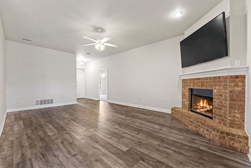 509 Coliseum Ct - Photo 4 of 26