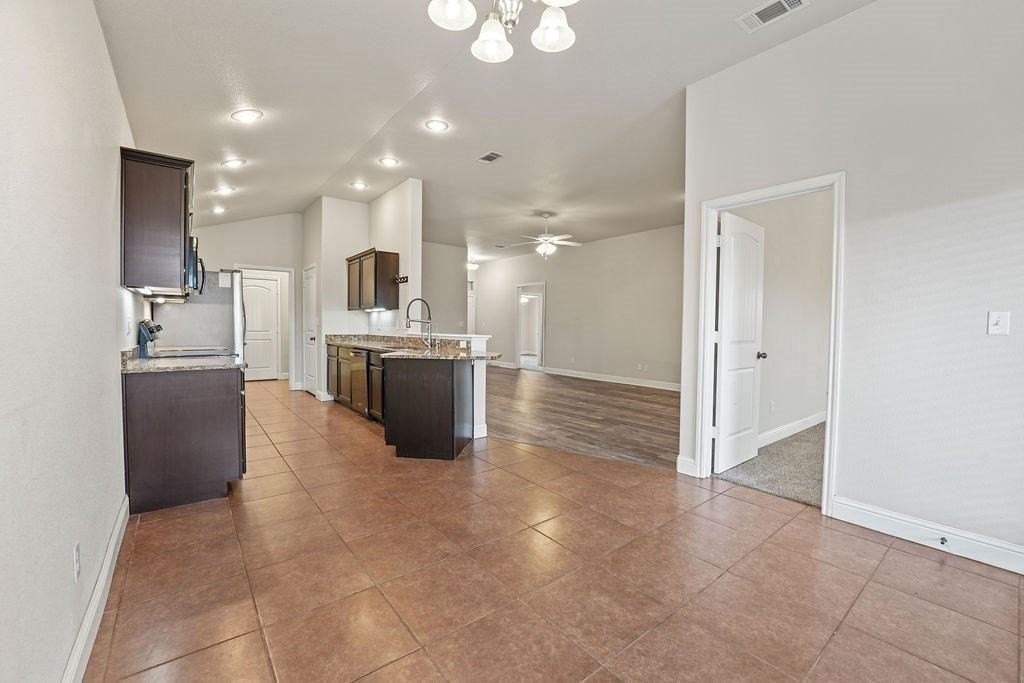 509 Coliseum Ct - Photo 6 of 26