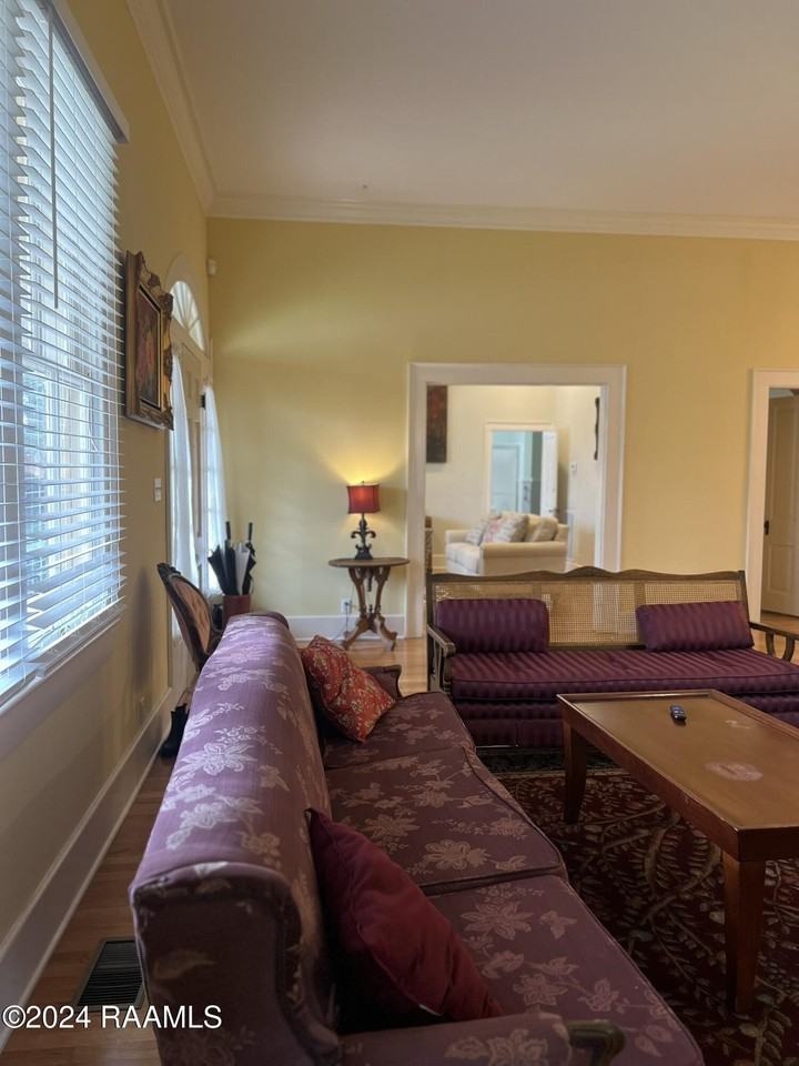 1011 Lee Ave - Photo 7 of 33