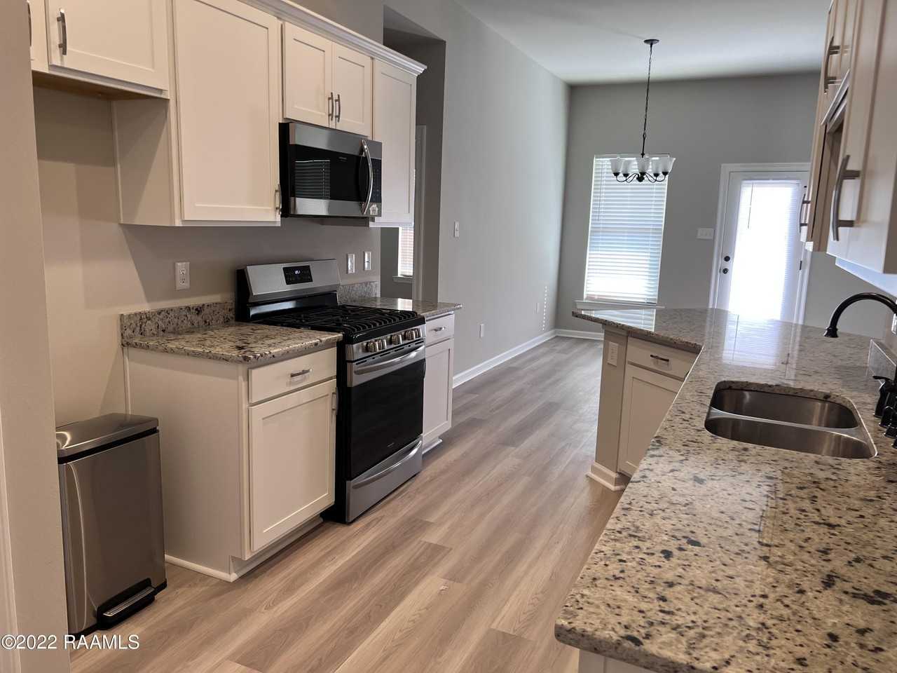 304 Tall Meadows Ln - Photo 3 of 11