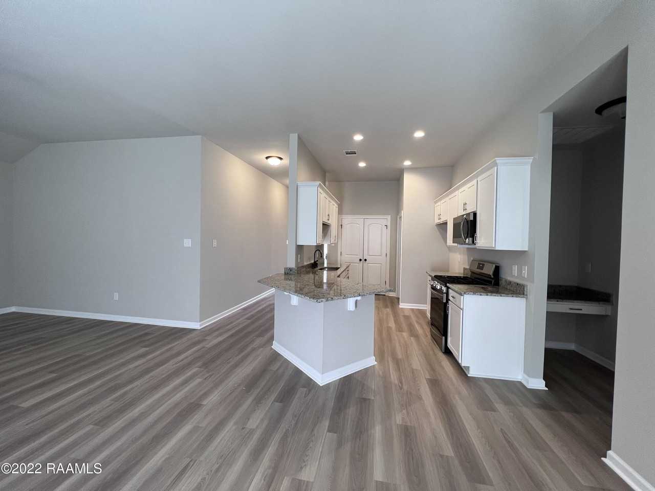 304 Tall Meadows Ln - Photo 4 of 11