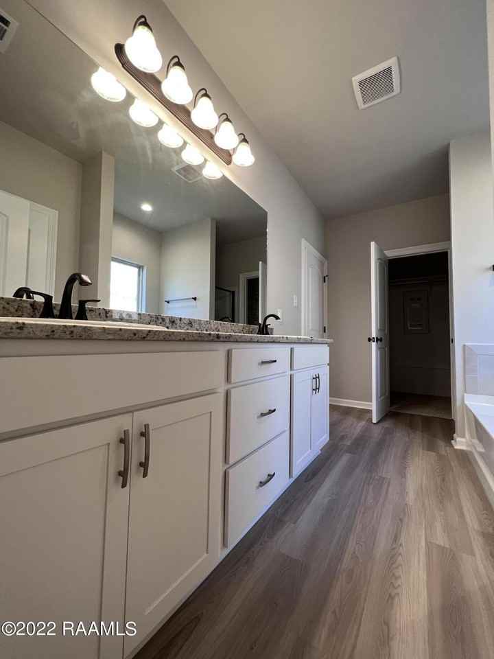 304 Tall Meadows Ln - Photo 7 of 11