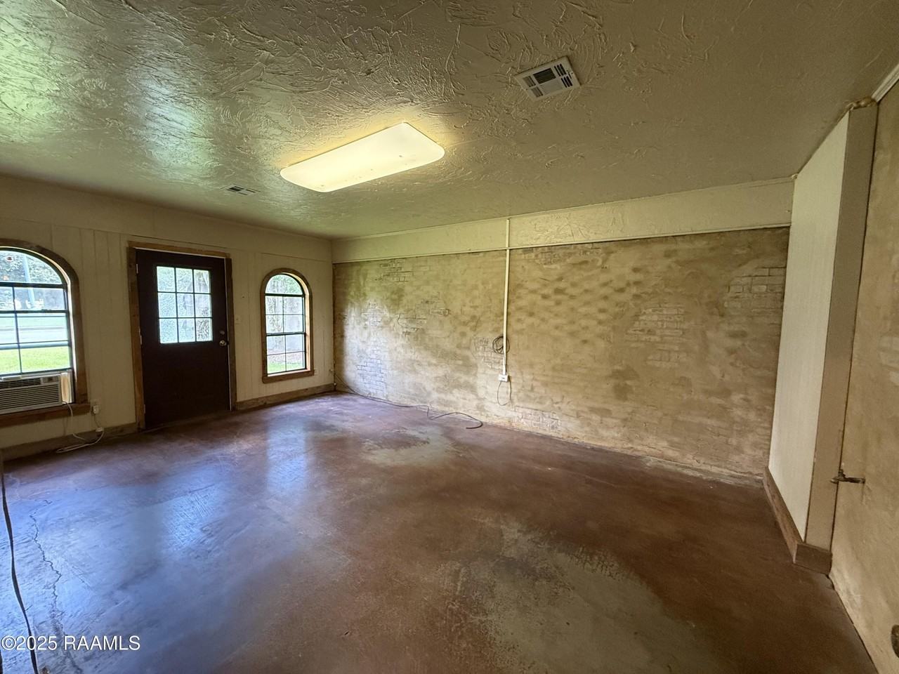 417 E Broussard Rd - Photo 7 of 10