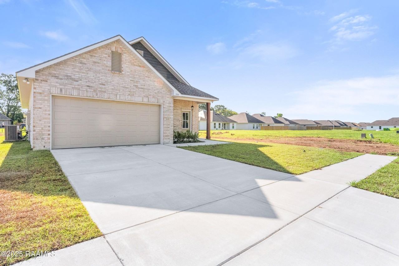 314 Dunwoody Ct - Photo 2 of 34