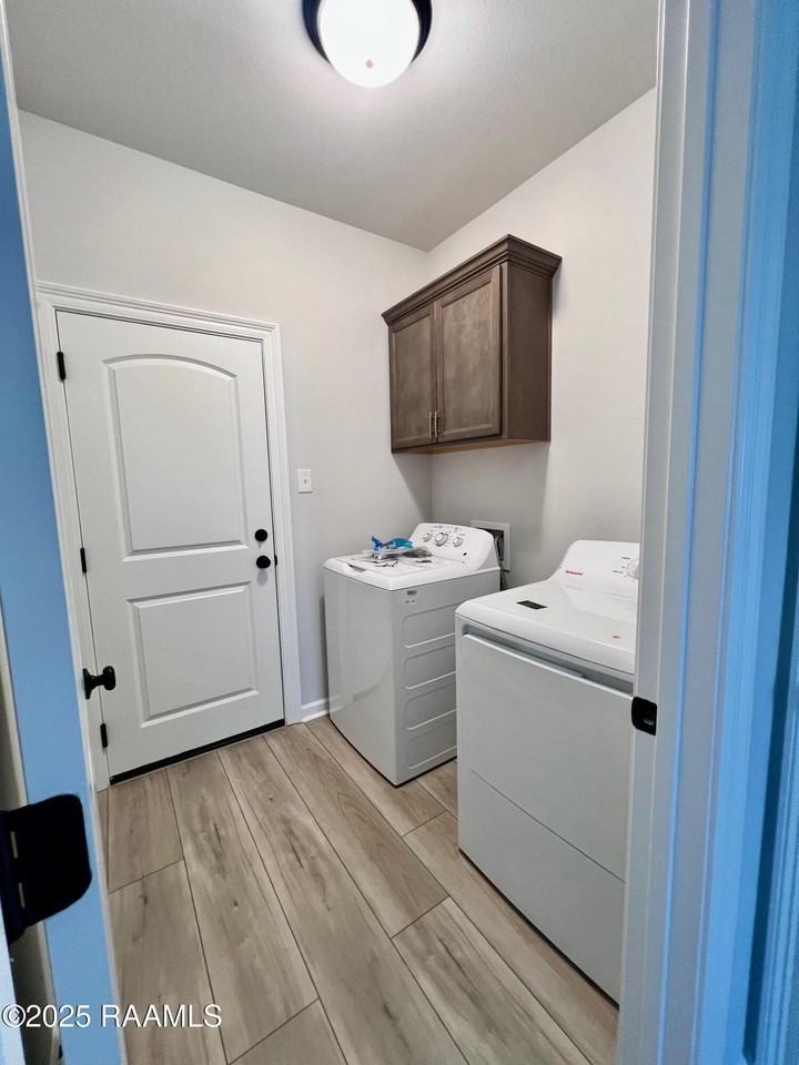 131 Brattle Ct - Photo 4 of 10