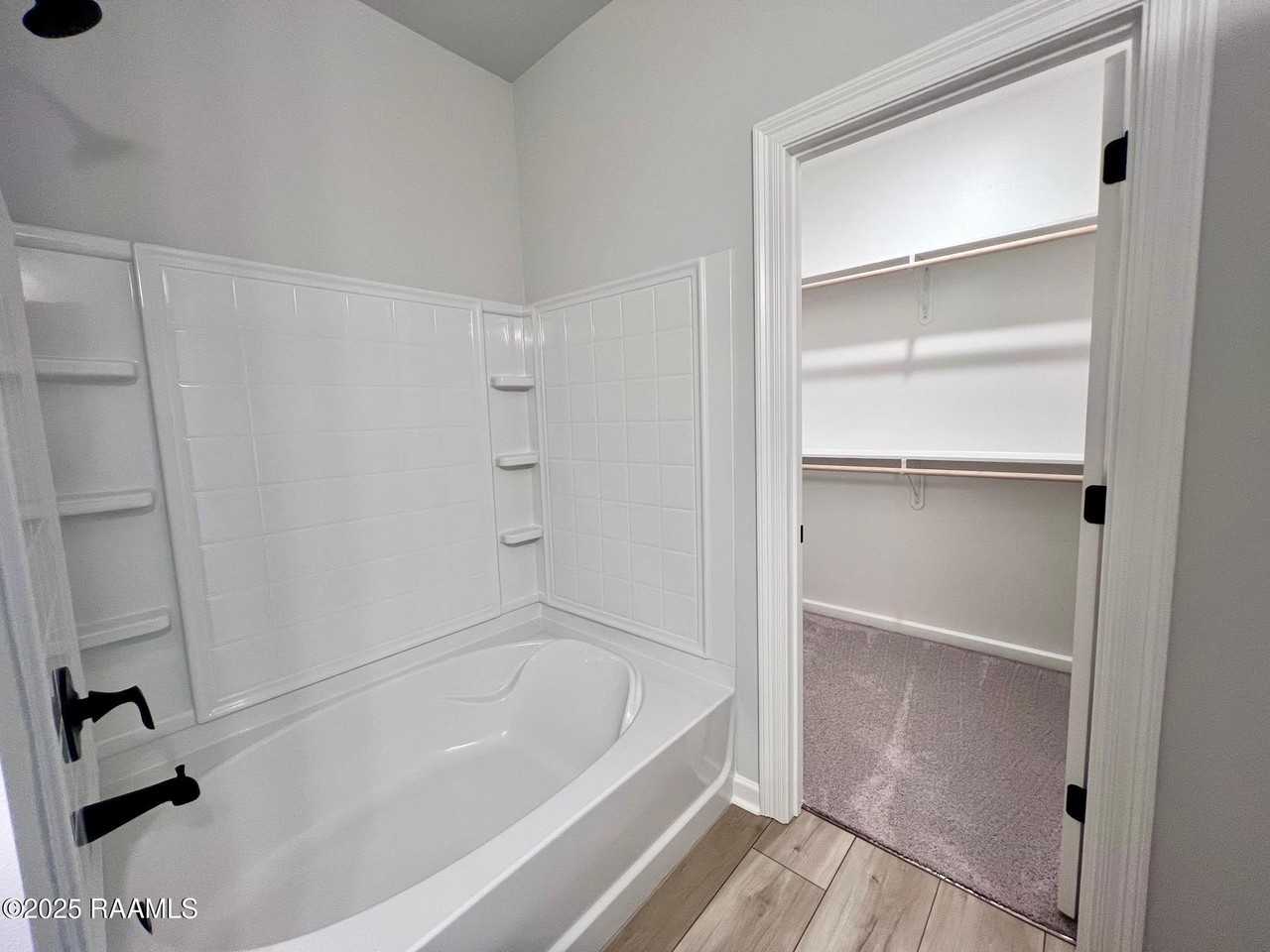 131 Brattle Ct - Photo 7 of 10