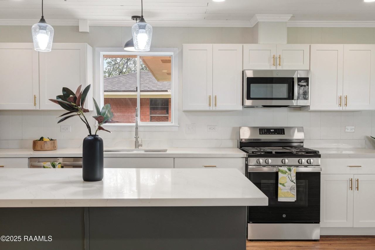 17642 Pelican Rd - Photo 5 of 34