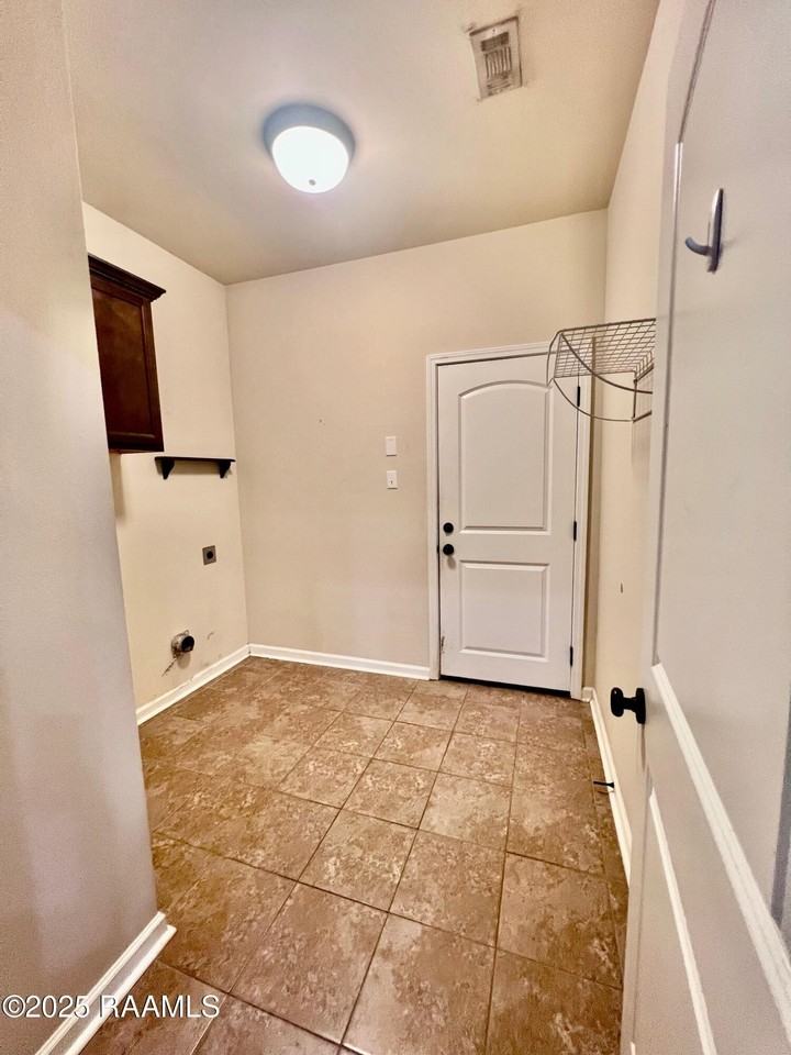 303 Ouachita Dr - Photo 5 of 12