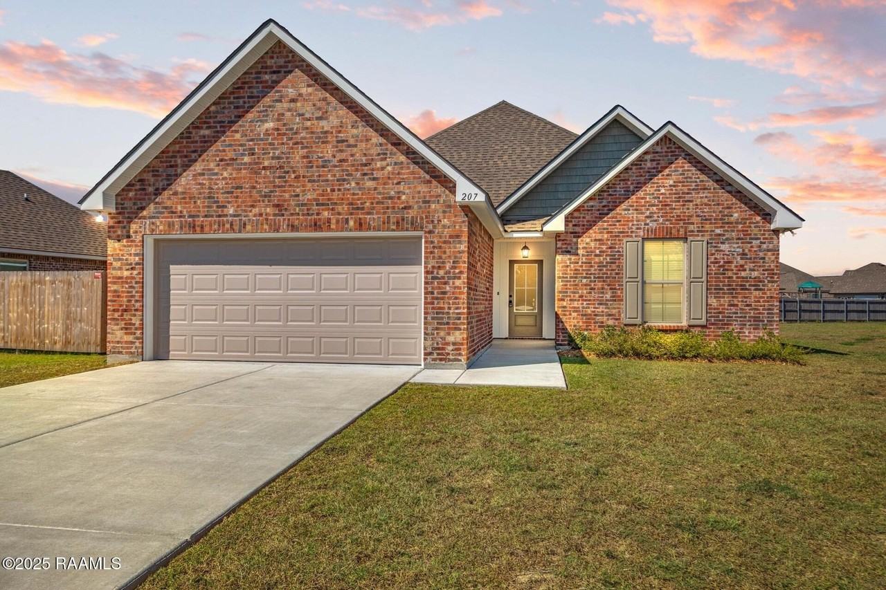 207 Barnsley Dr - Photo 2 of 35