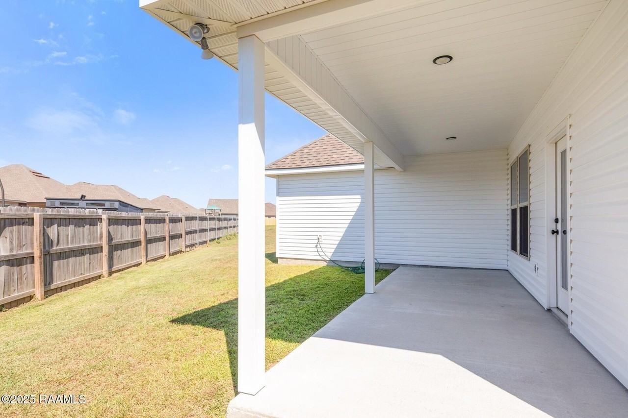 207 Barnsley Dr - Photo 6 of 35