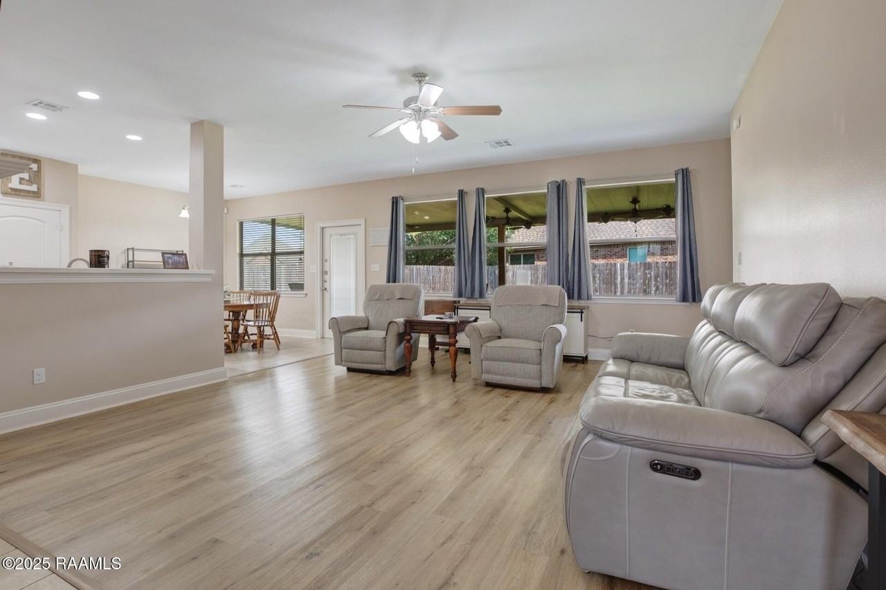 103 Still Waters Rd - Photo 4 of 22