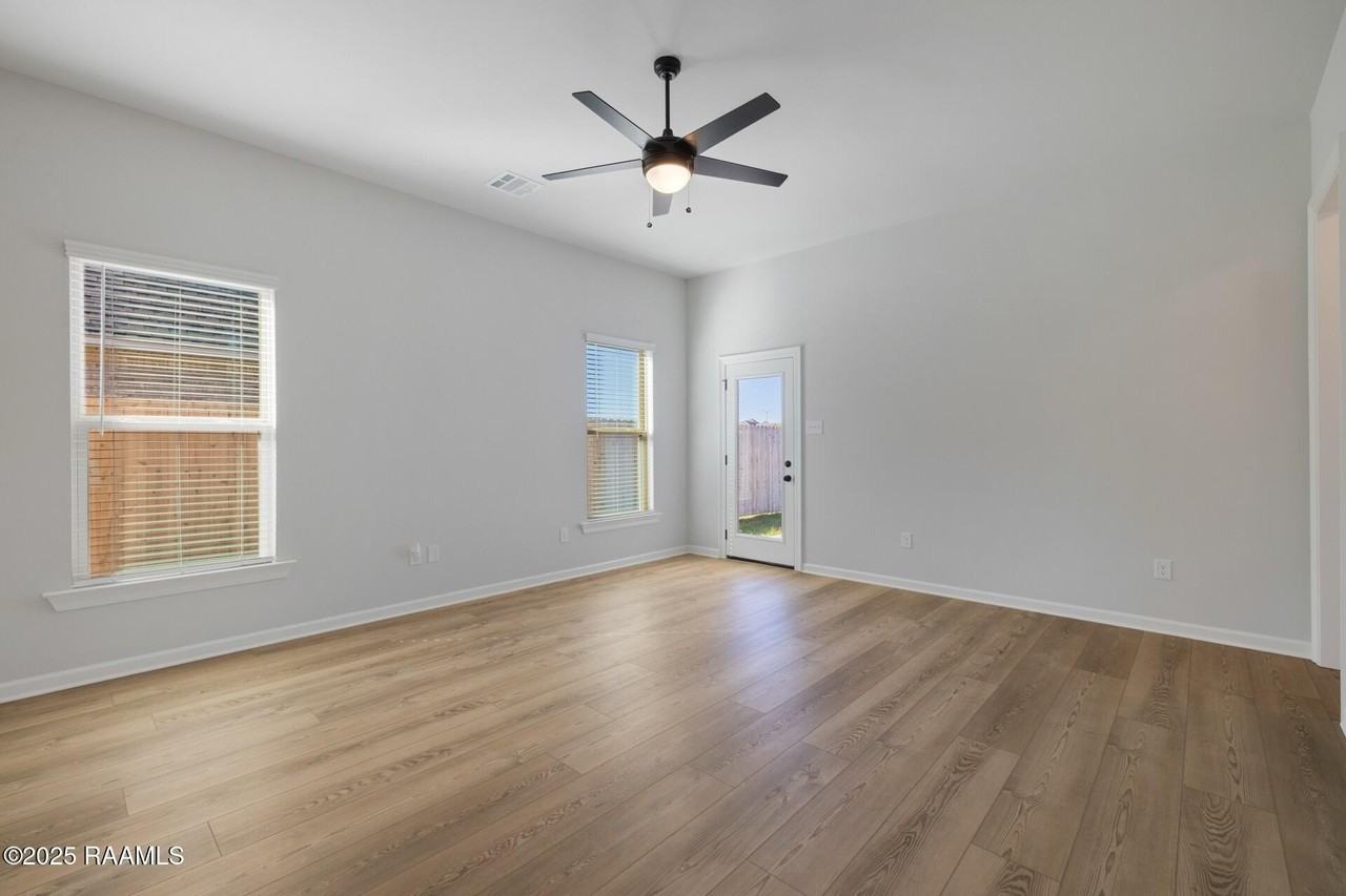 225 Wakely Ct - Photo 4 of 17