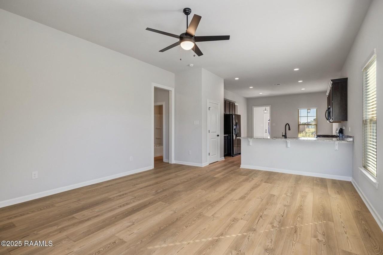 225 Wakely Ct - Photo 5 of 17