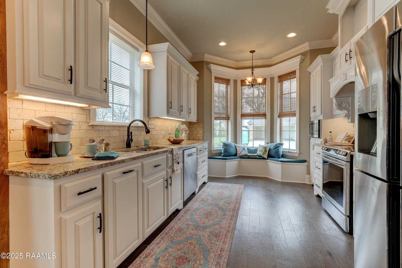 505 N Montauban Dr - Photo 7 of 32