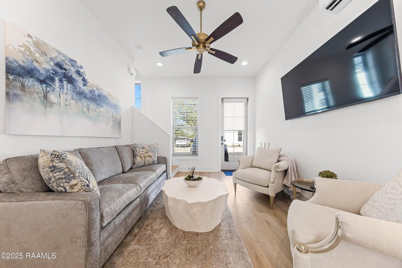 206 Steiner Rd - Photo 4 of 26