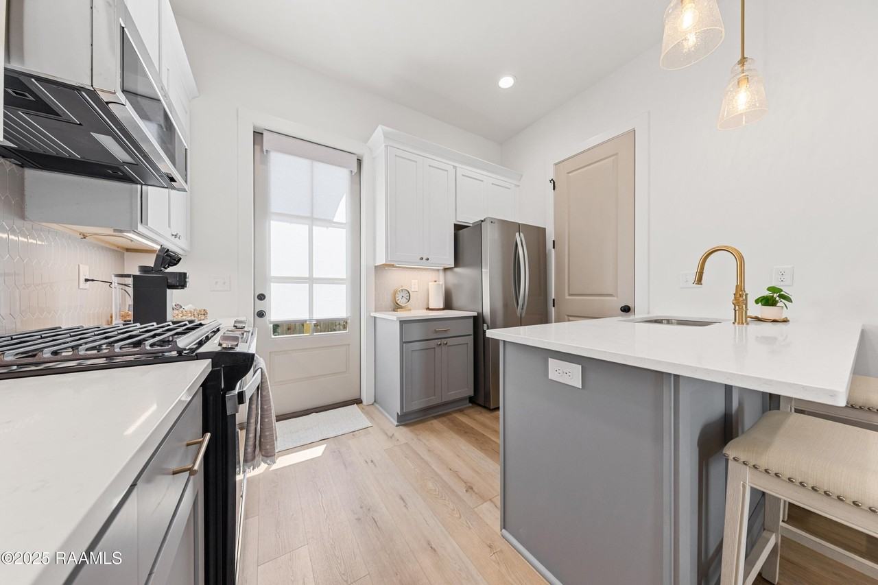 206 Steiner Rd - Photo 7 of 26