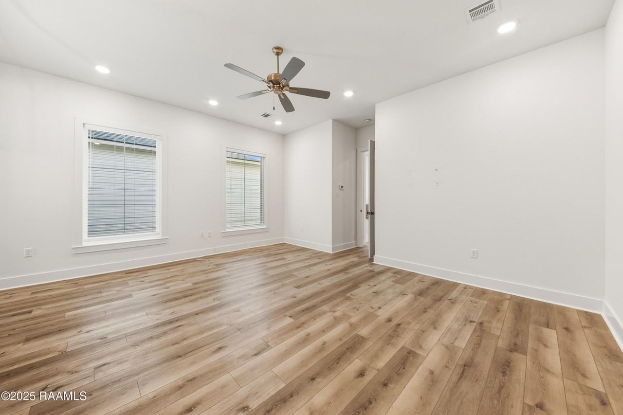 119 Mayberry Grove St - Photo 6 of 37