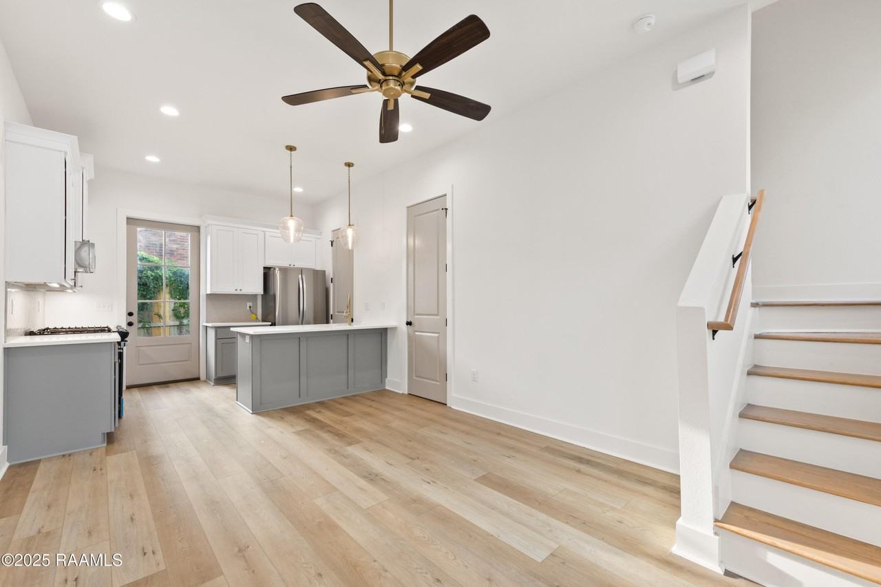 202 Steiner Rd - Photo 5 of 31