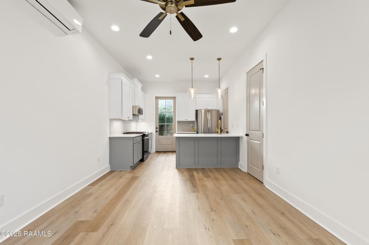 202 Steiner Rd - Photo 6 of 31