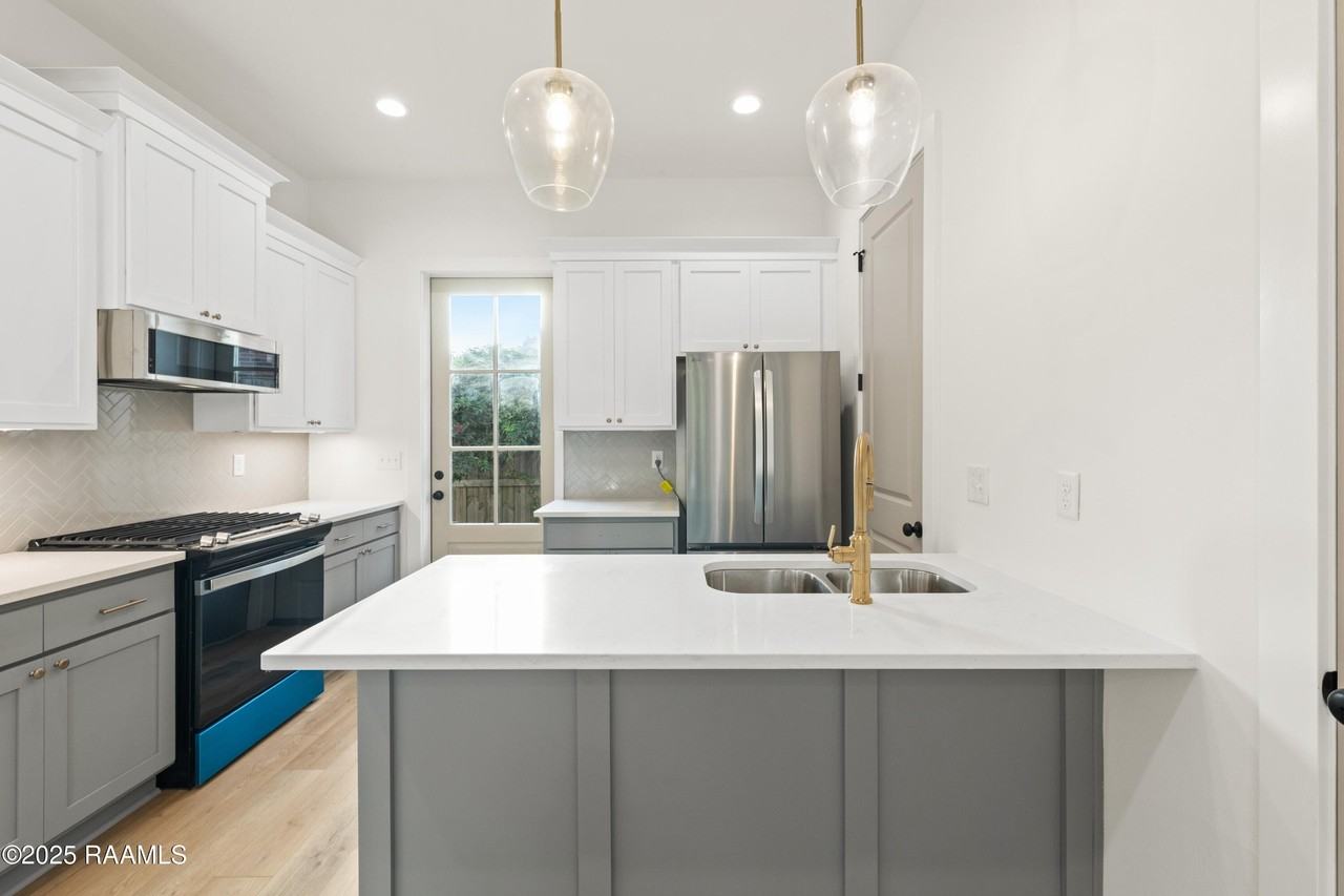 202 Steiner Rd - Photo 6 of 29