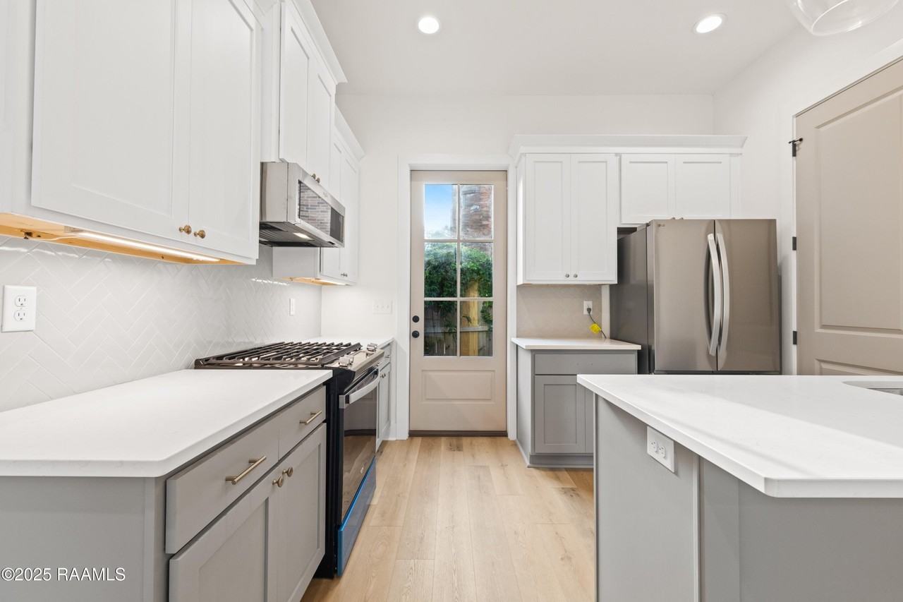 202 Steiner Rd - Photo 7 of 29