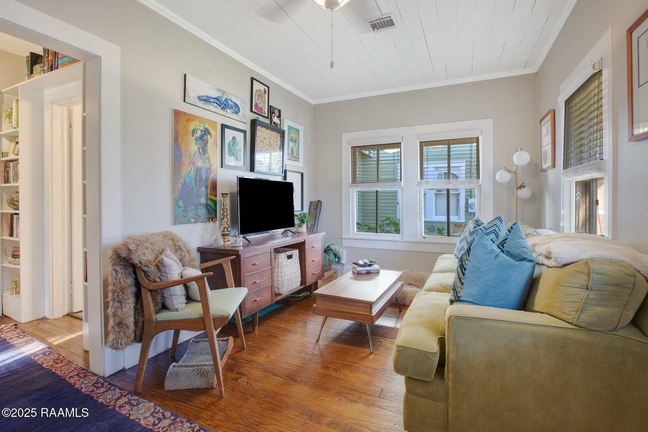 310 Cleveland St - Photo 4 of 15