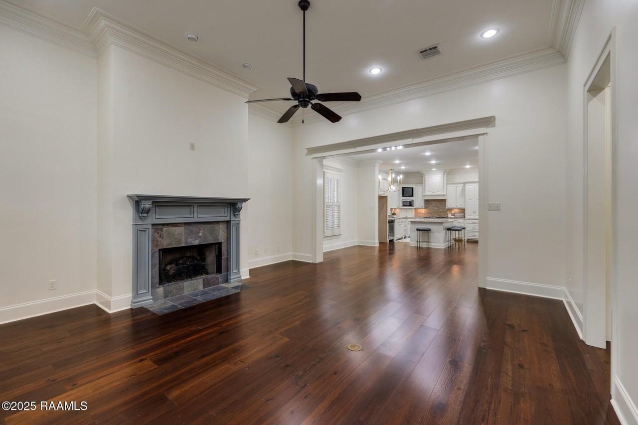 202 Pendleton Blvd - Photo 2 of 15